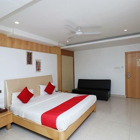 Oyo 5843 Hotel Yash Inn Mirzāpur Exterior photo