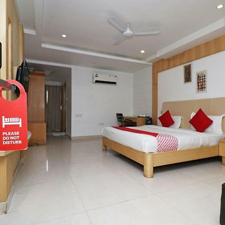 Oyo 5843 Hotel Yash Inn Mirzāpur Exterior photo