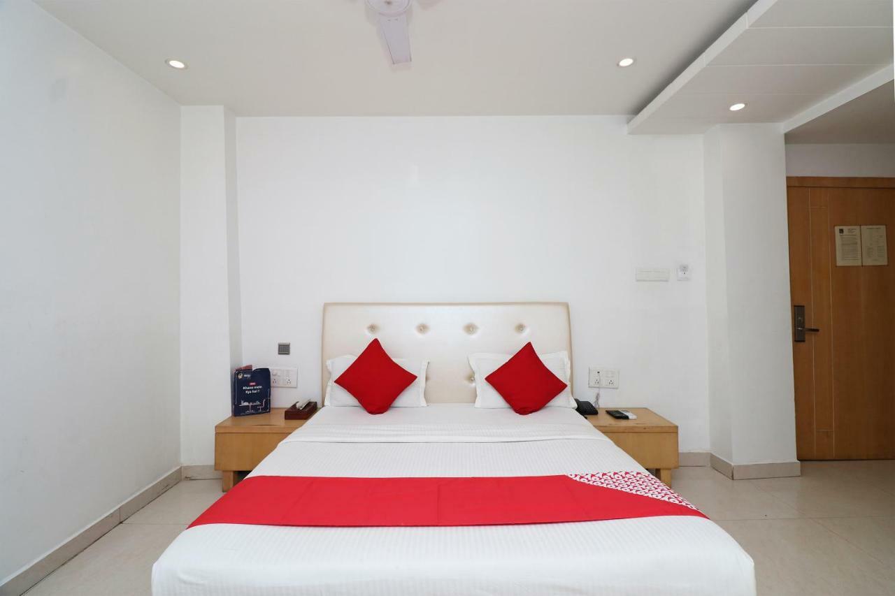 Oyo 5843 Hotel Yash Inn Mirzāpur Exterior photo