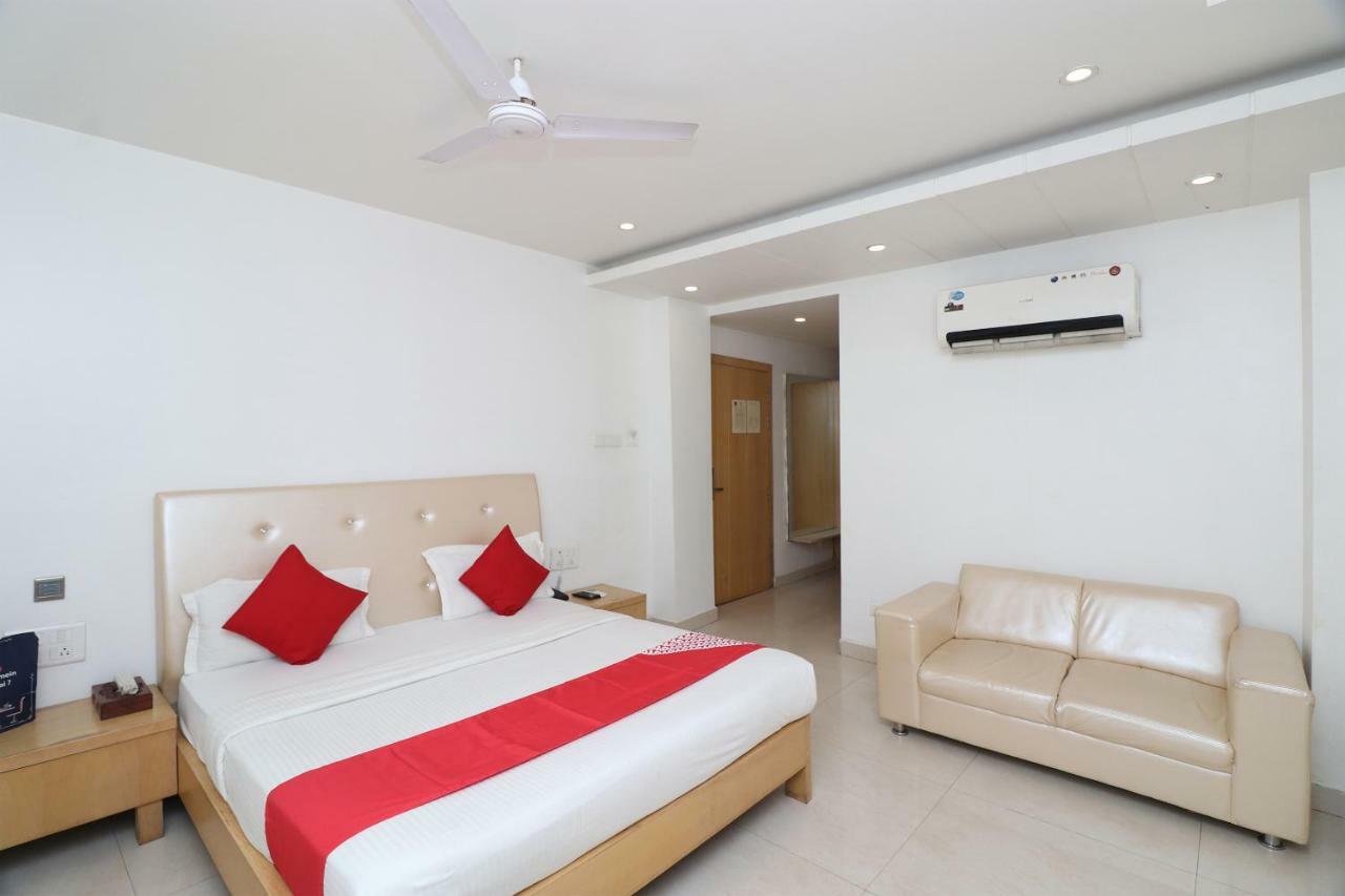 Oyo 5843 Hotel Yash Inn Mirzāpur Exterior photo